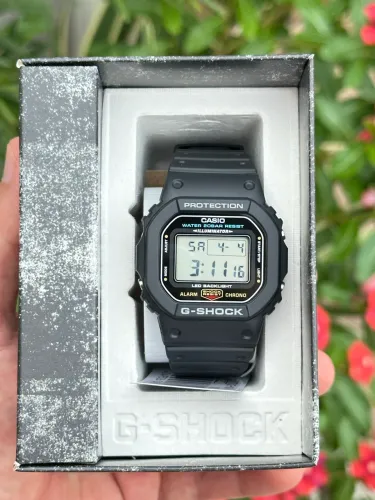 Casio DW-5600UE-1 G-Shock novo 