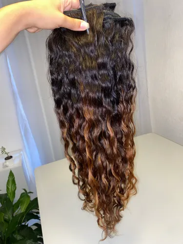 Mega hair cacheado
