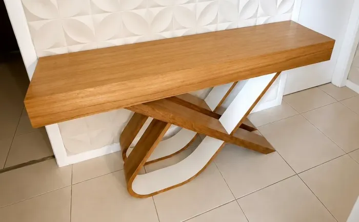 Aparador de madeira maciça com design moderno | Estado de novo