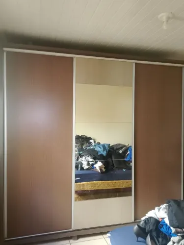 Vendo guarda roupa usado bem conservado entrega e montagem grátis