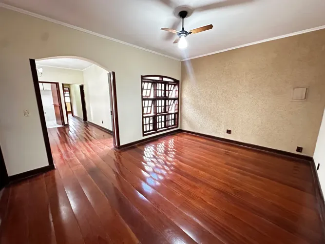 Casa para locação na Vila Jardini, Sorocaba-SP: 3 quartos, 1 suíte, 2 salas, 3 banheiros,