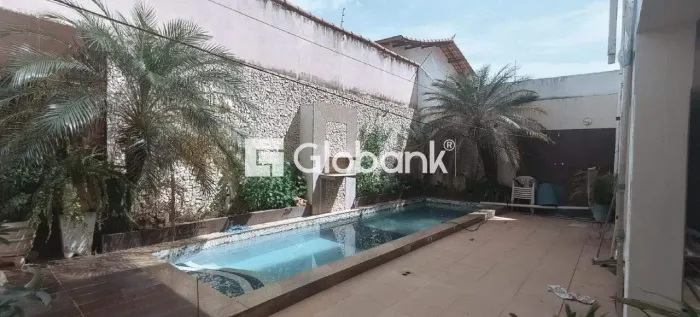Casa para locação em Jardim São luís 240m2, 4 quartos sendo 1 suíte.