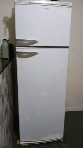 Vendo geladeira em ótimo estado