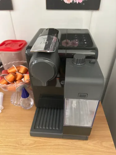 Vendo cafeteria nespresso latissima semi nova 
