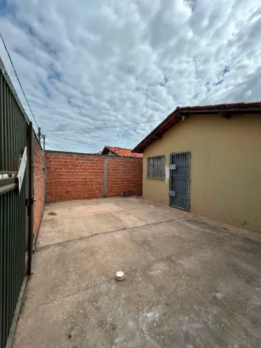 Casa à venda em Timon - 2 quartos, garagem e quintal - R$ 45.000