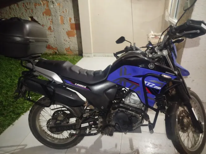 Lander 250 2020 azul, muito bem cuidada