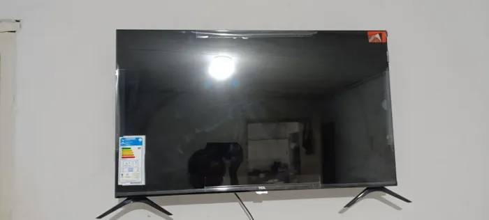 Vendo essa TV TCL poucos dias de uso