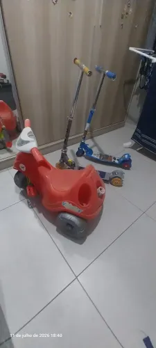 Bicicleta infantil + 2 patinetes + 1 velotrol DESAPEGO