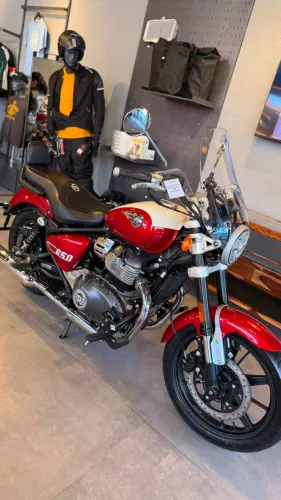 ROYAL ENFIELD SUPER METEOR 650 CELESTIAL RED