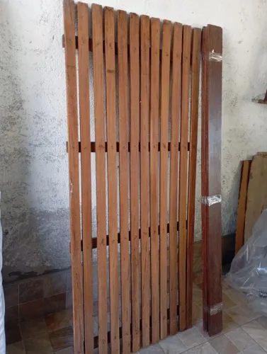 Cama Solteiro de Sucupira com colchão 