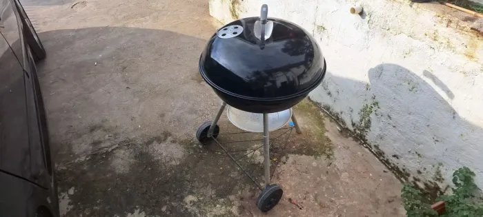 Churrasqueira Weber Original Kettle em bom estado