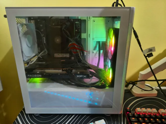 PC Gamer Ryzen 5 5600 + RX 6600 8GB + 16GB DDR4 + NVMe 1TB