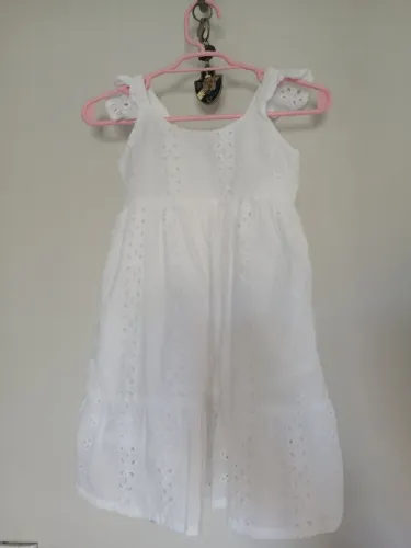 Vestido branco em broderi
