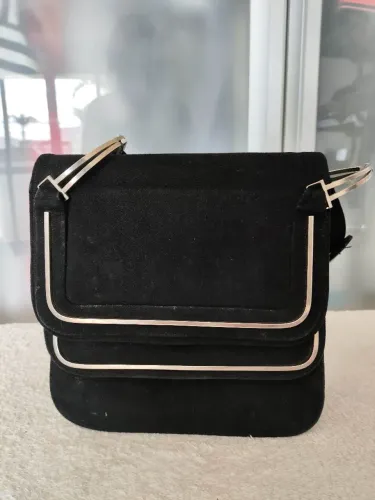 Bolsa de ombro camurça preta