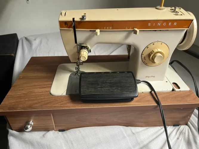Máquina de costura Singer 247