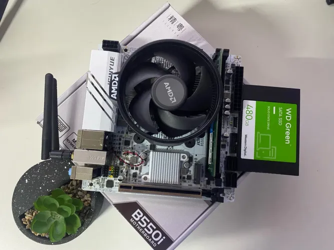 Kit Mini itx B550 + Ryzen 5 5600gt + 16gb 3200 DDR4 Crucial 16x1 + SSD500gb