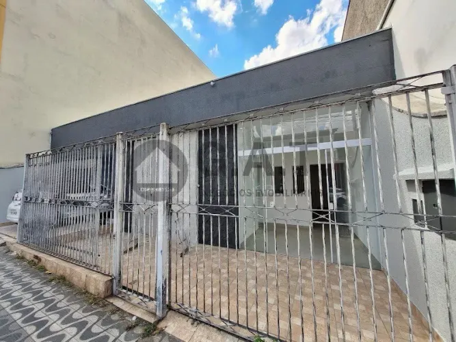 Casa Comercial para Locação no Centro de Votorantim-SP: com salas e infraestrutura para in