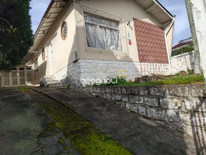 Casa com 3 Quartos a venda em Capoeiras, Florianópolis.