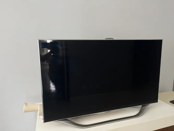Televisão Samsung 46 polegadas. Modelo UN46E8000G. Com defeito somente na tela!