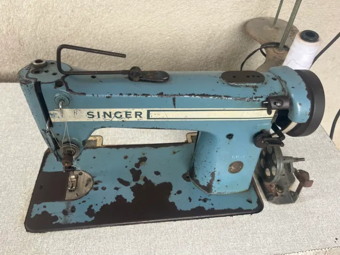 Máquina de costura singer