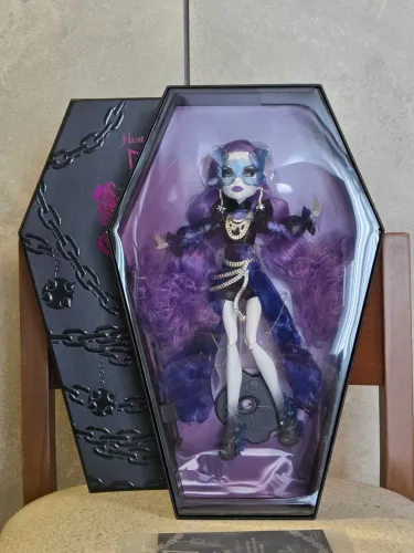  Monster High Haunt Couture Midnight Runway Spectra Vondergeist