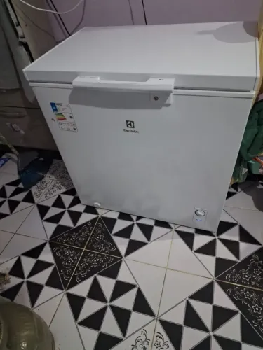 Vendo Frizer Semi nova 198litros