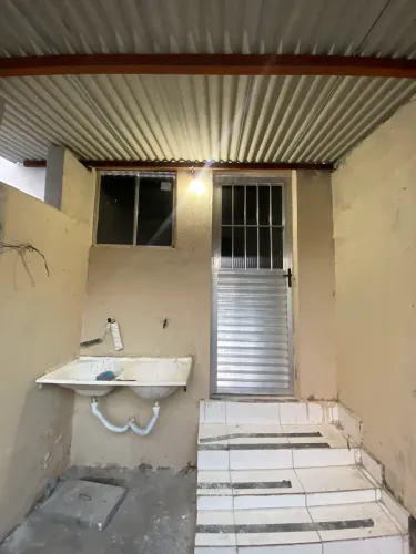 Alugo casa
