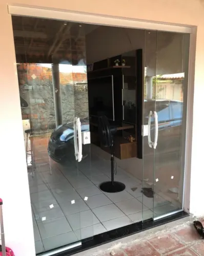 PORTA EM VIDRO BLINDEX