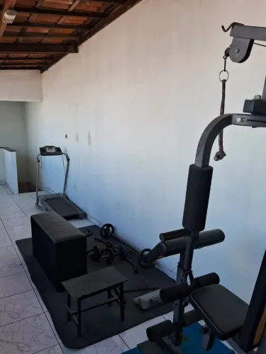 Estação aparelho de musculação