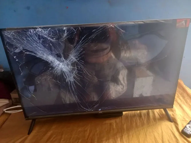 Vendo uma smart TV 32 polegada