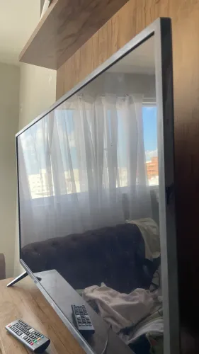 Tv LG 42 bolegadas 2 mês de uso