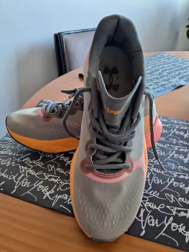 Tênis Under Armour Charged Pulse - Tamanho 39