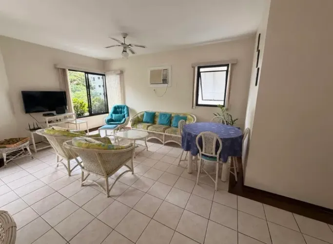 OPORTUNIDADE!! 4 Dts./Ste - 2 grs por R$420.000 - 250 mts da Praia da Enseada região Brune