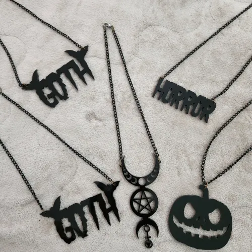 Colar em acrílico Halloween Goth