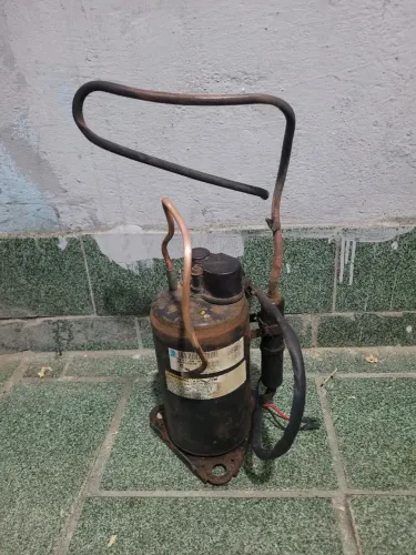 Compressor Ar Condicionado Janela<br>Tecumseh 220V RGA5472EXD<br>Funcionando