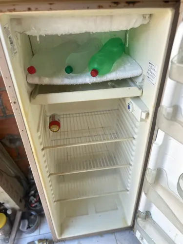 Geladeira funcionando perfeitamente só falta a gaveta das verduras