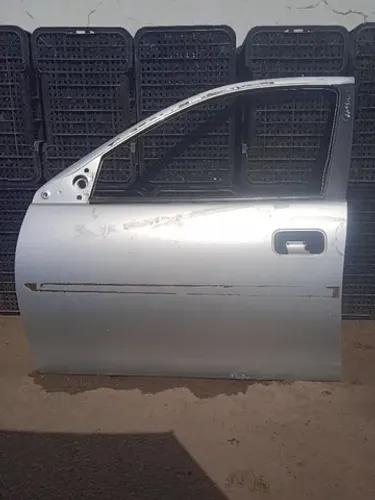 Porta Dianteira Esquerda Corsa Classic 97 A 15 Prata 