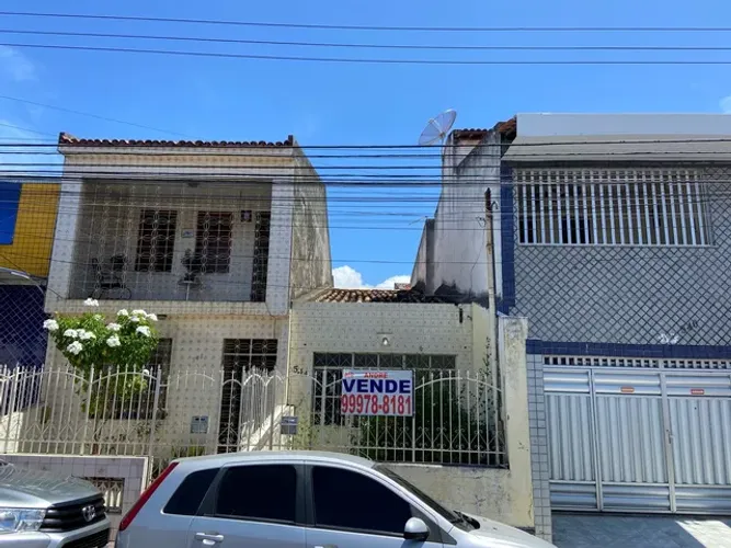Casa a Venda na Rua Carlos Burlamarque, próximo a Avenida Pedro Calazans e Av Coelho e Cam