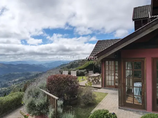 Maravilhosa Casa em Condomínio Fechado na Região da Pedra do Fogo - Campos do Jordão/SP