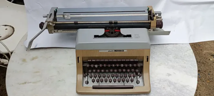 Máquina escrever antiga Linea 88