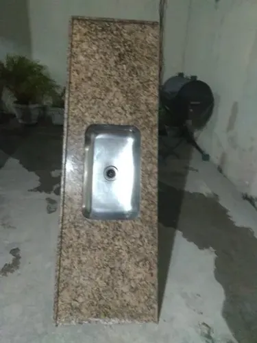 Bancada de mármore com cuba inox