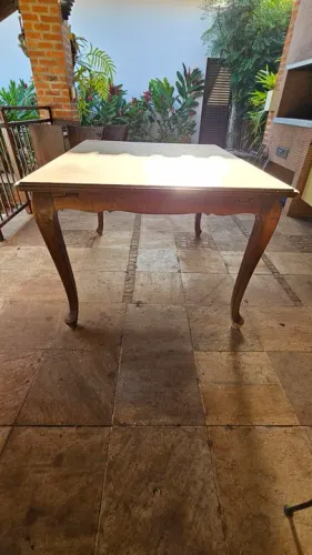 Mesa antiga 1,40x 1,10 fechada