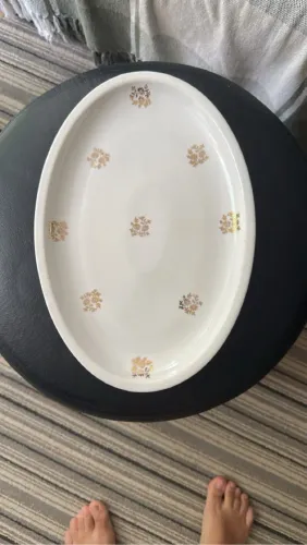 Bandeja Oval de Porcelana com Detalhes Dourados