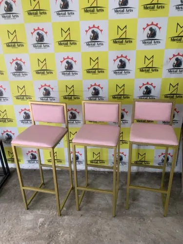 Banquetas Modernas com Assento Rosa