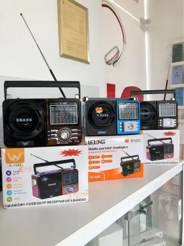 Rádio Portátil Analógico com Bluetooth e MP3 Player