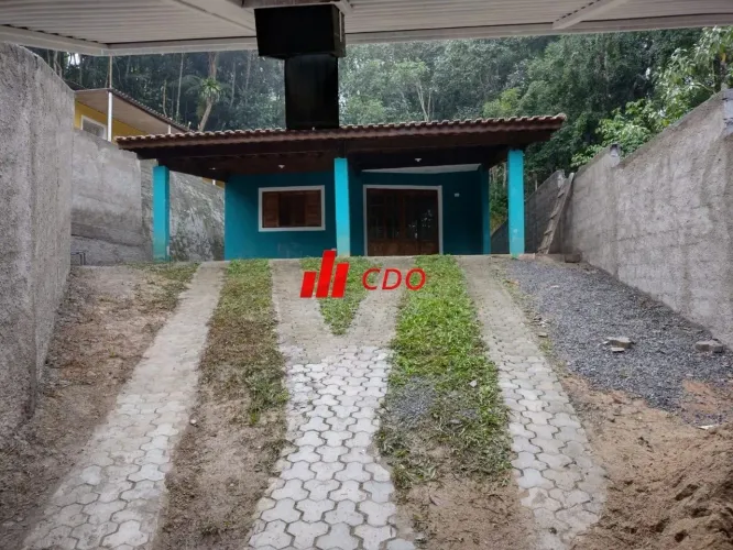 Imperdível casa à venda em São Lourenço da Serra-SP: 2 quartos, 1 suíte, 1 sala, 2 banheir