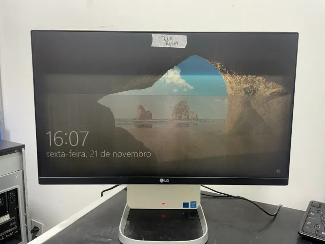 Computador All in One LG com TV 24" com defeito na Tela!