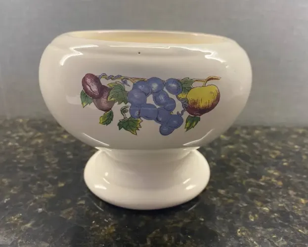 Vaso Branco Decorativo com Cena de Frutas