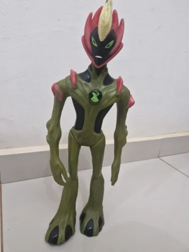 Boneco Alien Force Bandeirante 42cm - Ben 10