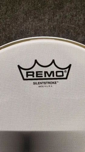 Pele muda Remo SILENTSTROKE USA 10"